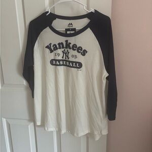 nwt womens New York NY Yankees Majestic Raglan Tee T-Shirt Shirt med